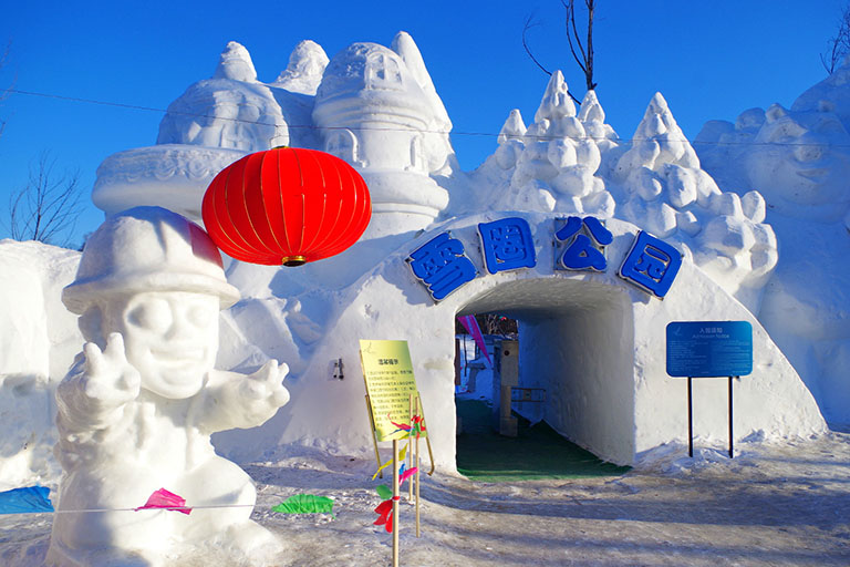 WowCool Snow Park rides and animal interactions